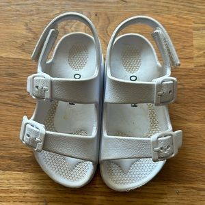 Oshkosh B’Gosh white toddler sandals